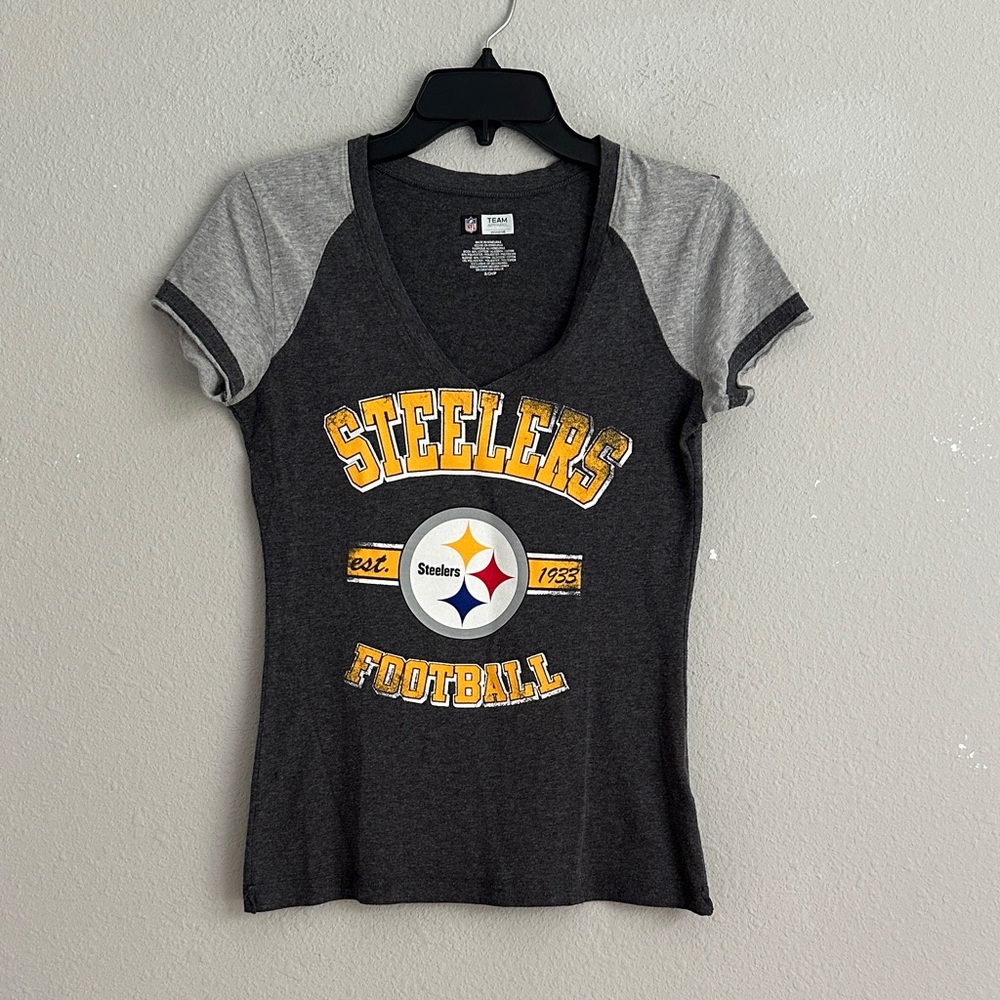 Women nfl vneck top  Steelers football small
